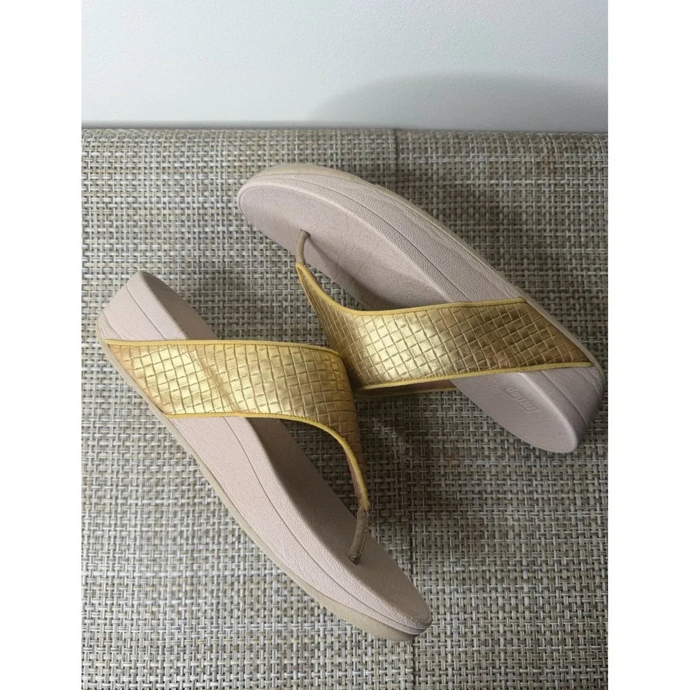 FitFlop Sandals Womens Size 8 Thong Comfort Slip On Metallic Casual  Gold